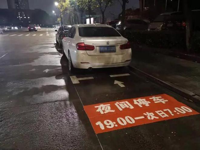夜间临时停车怎样使用灯光？正确使用灯光教程看这篇够了(图1)