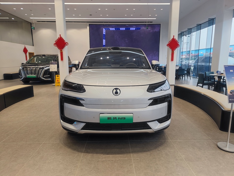 腾势N9售价3898万起标配易三方、云辇A等技术(图1)