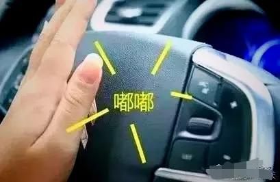 过年回家在高速公路上行驶需要注意诸多事项以确保行车安全(图1)