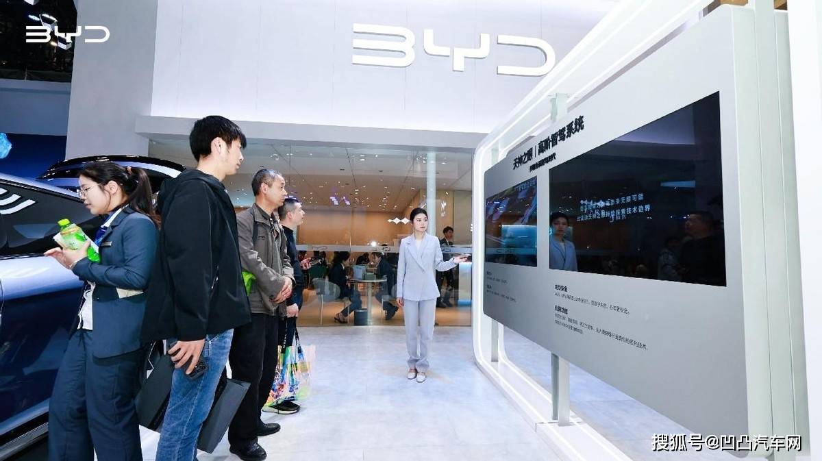 比亚迪海狮05EV车展首发以海洋美学引领纯电SUV新风尚(图4)