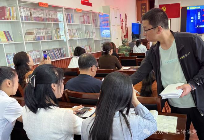 临猗县应急管理局召开猗氏镇企业安全生产培训教育会暨安全生产指导帮扶推进会、“千人百法下基层”法宣贯会(图4)