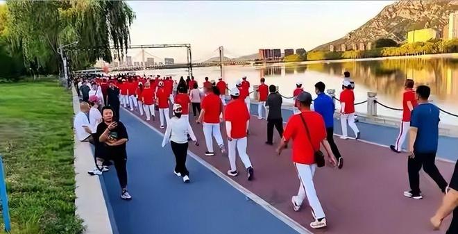 辽宁暴走团挡救护车后续：牵头人狡辩警方回应央媒点名批评(图8)