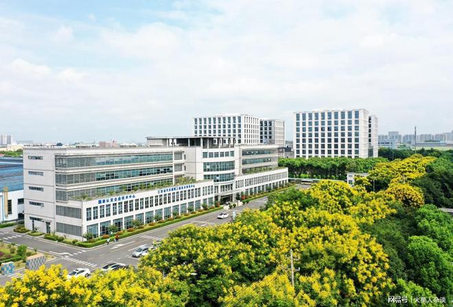 中国LED照明灯饰行业百强：广东企业连续七年登顶年入169亿元(图1)