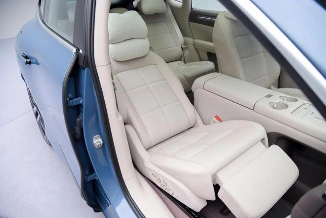 450km纯电续航+超级增程全新智己LS6上市售1979万起(图16)