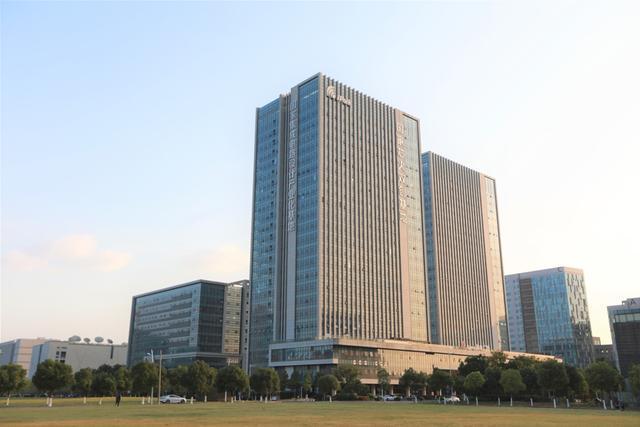 从0到2500亿且看集成电路“黄埔军校”的六十载“芯”路