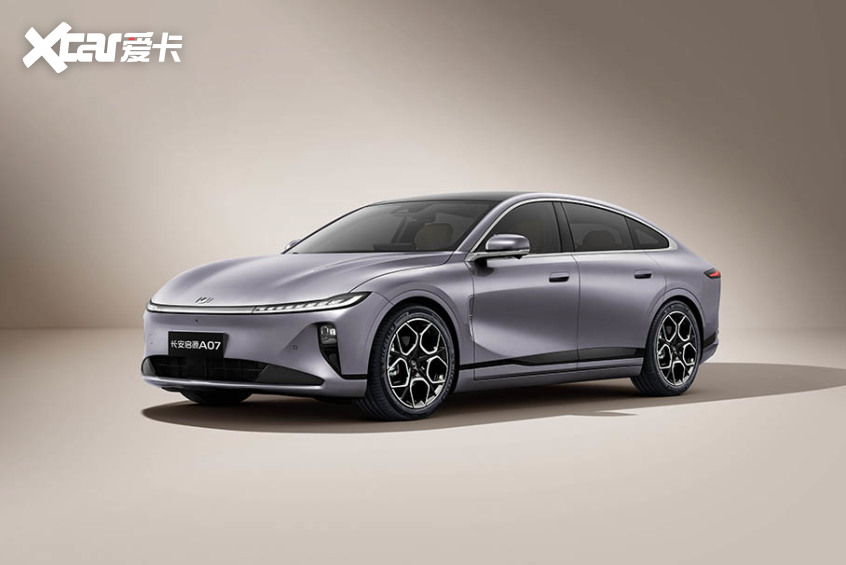 长安启源A07超长蓝鲸纯电版增程版焕新登场(图3)