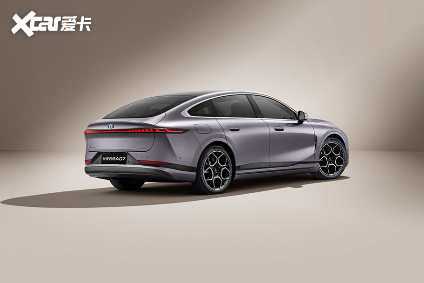 长安启源A07超长蓝鲸纯电版增程版焕新登场(图5)