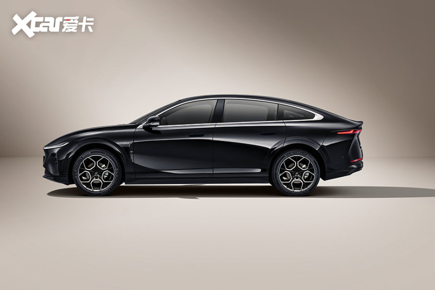 长安启源A07超长蓝鲸纯电版增程版焕新登场(图6)