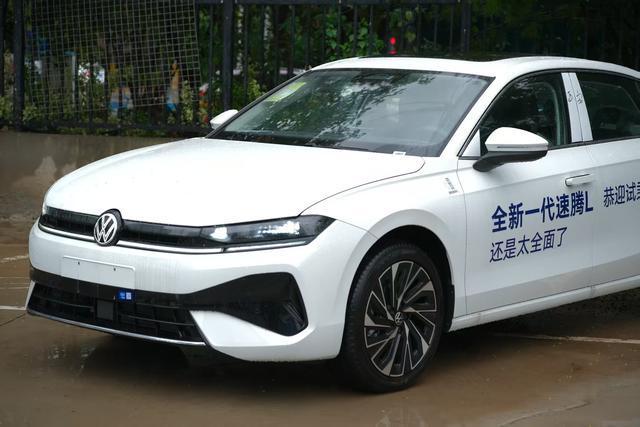 又要排队买大众了！车长超4米8油耗555L1149万起厚道(图2)