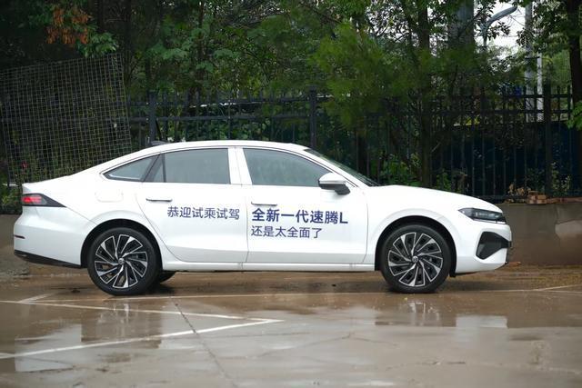 又要排队买大众了！车长超4米8油耗555L1149万起厚道(图4)