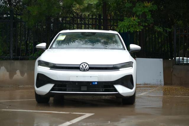 又要排队买大众了！车长超4米8油耗555L1149万起厚道(图3)