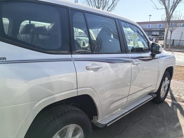 在浩瀚的汽车市场丰田酷路泽是始终占有一席之地广受好评(图9)