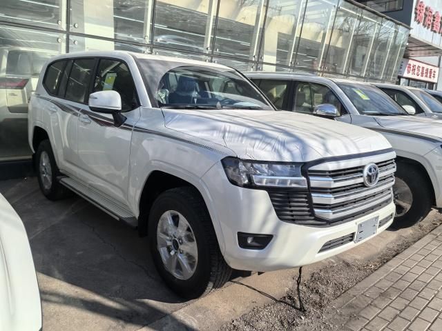 在浩瀚的汽车市场丰田酷路泽是始终占有一席之地广受好评