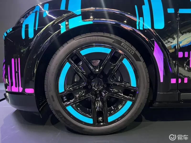 全新保时捷纯电Cayenne内饰官图科技感十足(图9)