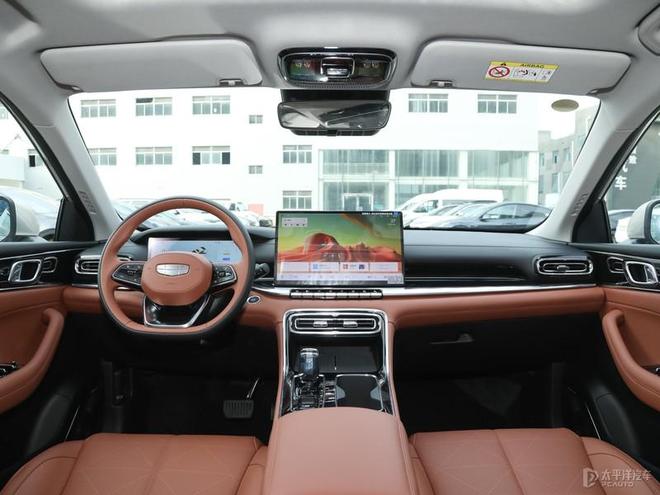 吉利第5代帝豪实车亮相全新设计车长超4米8搭载15T发动机(图4)