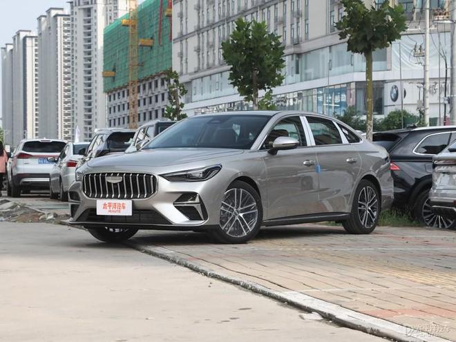 吉利第5代帝豪实车亮相全新设计车长超4米8搭载15T发动机