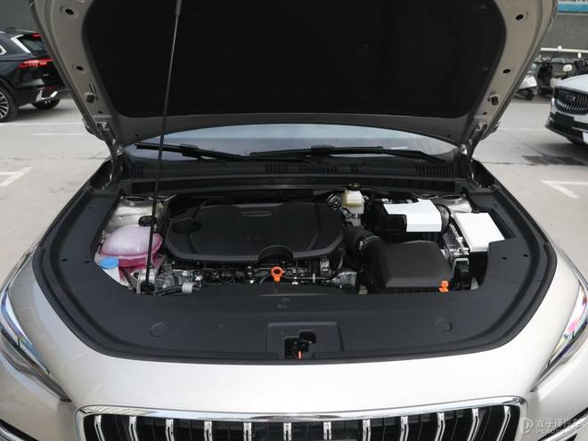 吉利第5代帝豪实车亮相全新设计车长超4米8搭载15T发动机(图6)