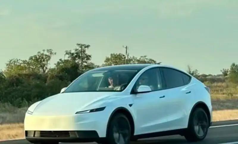 特斯拉发布最新预告10月7日或将发布“廉价版”ModelY(图4)