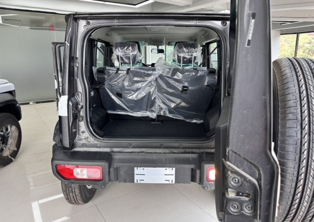 2026款铃木吉姆尼顶配15L10来万起步(图5)