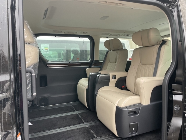 丰田格兰维亚热卖全国萨尔法配置行情(图8)