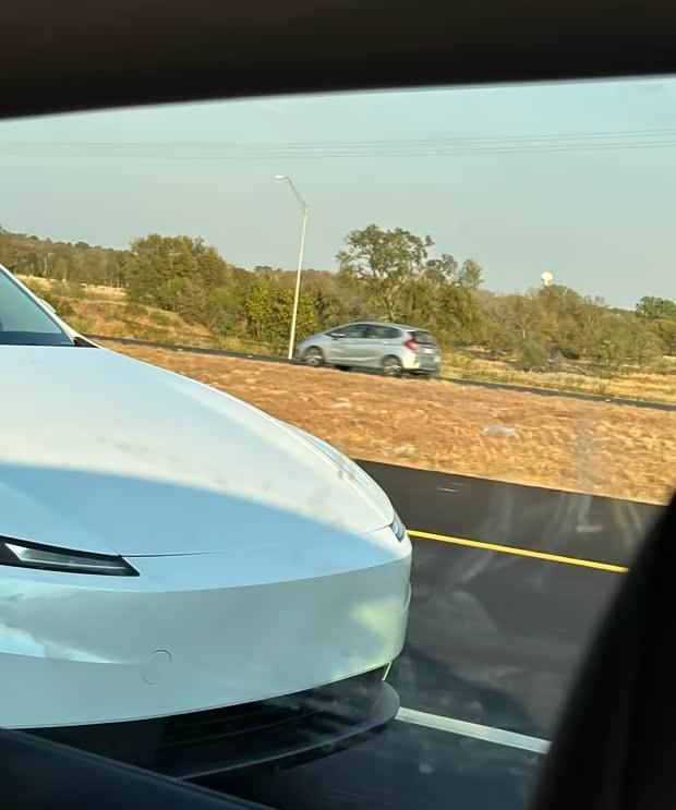 【E汽车】特斯拉ModelY丐版实车曝光(图2)