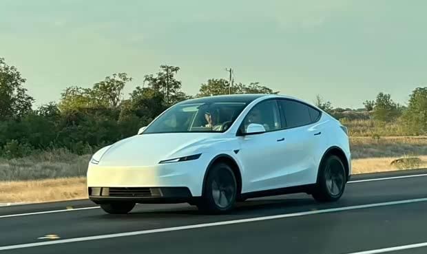 【E汽车】特斯拉ModelY丐版实车曝光