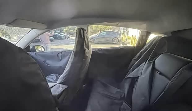 【E汽车】特斯拉ModelY丐版实车曝光(图6)