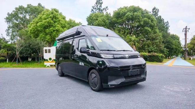 吉利纯电房车来了11月28亮相成都房车展经典商务风布局