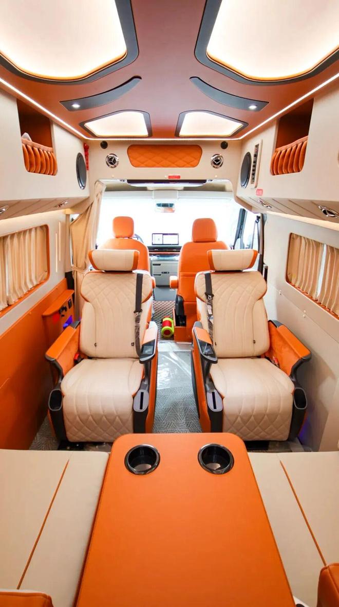 吉利纯电房车来了11月28亮相成都房车展经典商务风布局(图7)