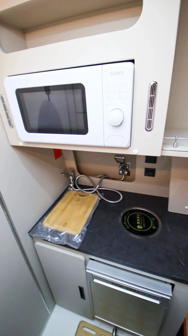 吉利纯电房车来了11月28亮相成都房车展经典商务风布局(图9)