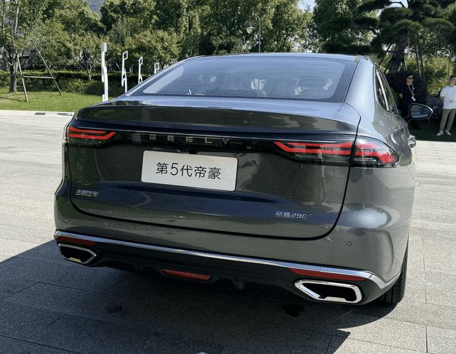 15T动力尺寸越级国民家轿第5代帝豪首秀亮相(图2)