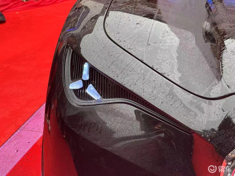 梅赛德斯-奔驰VisionIconic概念车首发设计语言全新升级(图5)