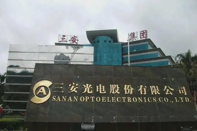 厦门半导体巨头科技感拉满宾利劳斯莱斯都用它家车灯(图2)