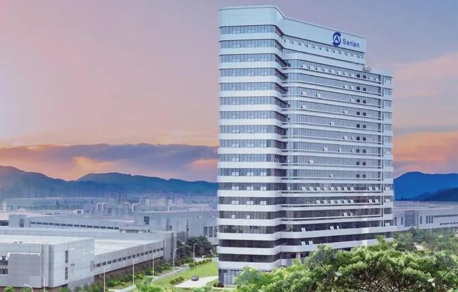 厦门半导体巨头科技感拉满宾利劳斯莱斯都用它家车灯