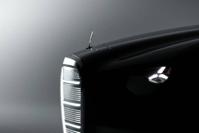 模特和汽车同台走秀谁站C位？上海时装周最硬核的彩蛋来了！(图2)