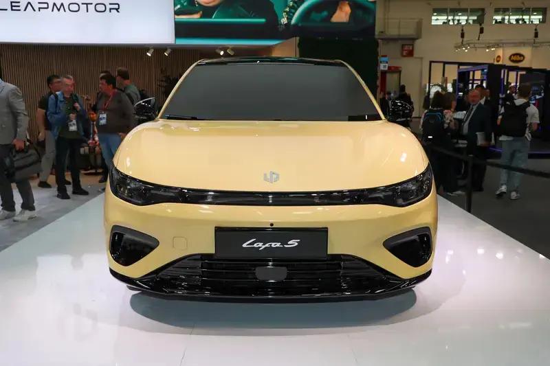 11月上市新车汇总岚图泰山零跑Lafa5领衔(图8)