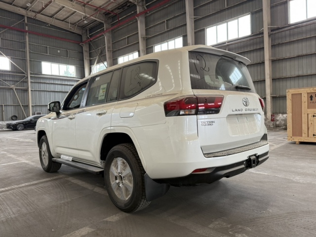 2025款丰田酷路泽3300柴油GXR18轮丝绒港口最新报价参数(图2)