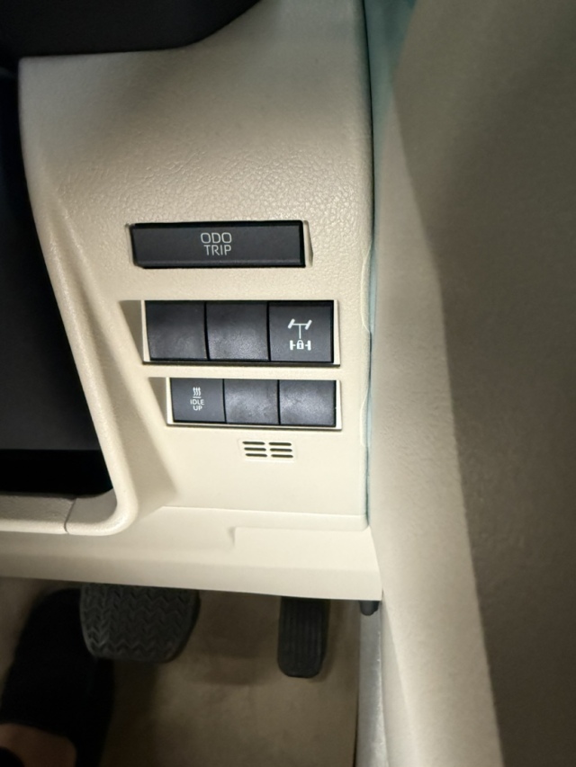 2025款丰田酷路泽3300柴油GXR18轮丝绒港口最新报价参数(图5)