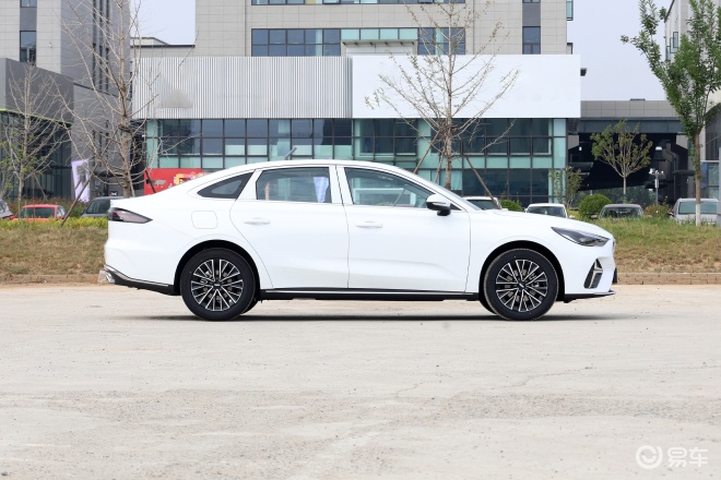 吉利第5代帝豪开启预售限时先享价689万起(图4)