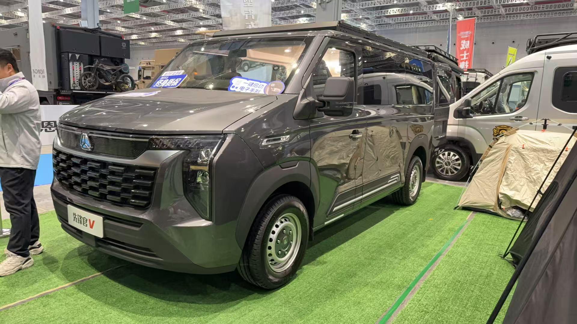 多品类强势出击！中国重汽轻型汽车首登上海国际房车展(图3)