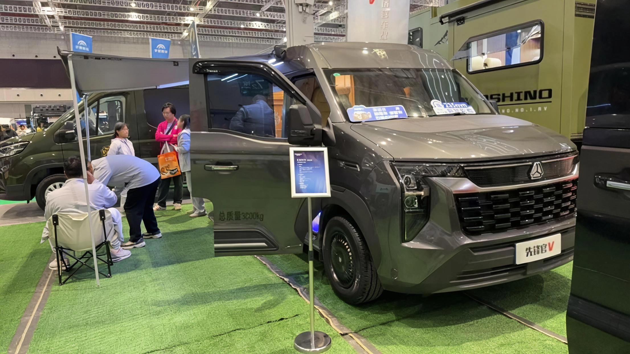 多品类强势出击！中国重汽轻型汽车首登上海国际房车展(图2)