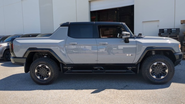 2025款悍马EV皮卡3X油电两用皮卡新星独领风骚(图2)