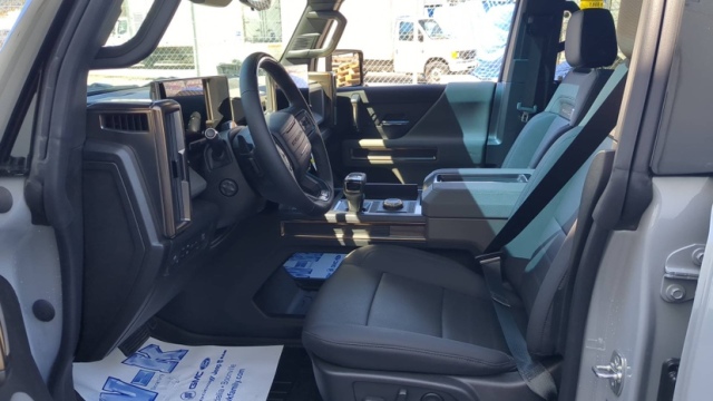 2025款悍马EV皮卡3X油电两用皮卡新星独领风骚(图4)