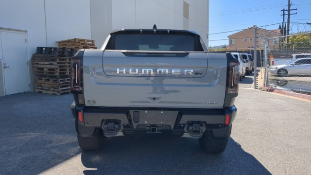 2025款悍马EV皮卡3X油电两用皮卡新星独领风骚(图3)