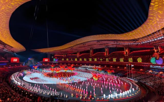 智慧体育+文旅共振：洲明LED光显技术赋能十五运撬动区域经济新增长