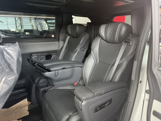 2025款雷克萨斯LM350h25七座本家现车优惠8万(图3)