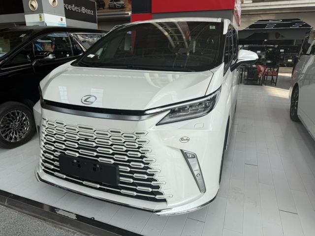 2025款雷克萨斯LM350h25七座本家现车优惠8万