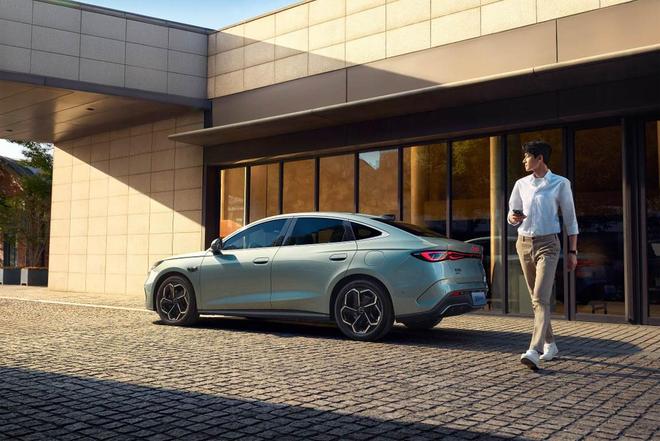 福尔达取得集成照明灯的出风口总成专利结构紧凑占用空间小(图6)