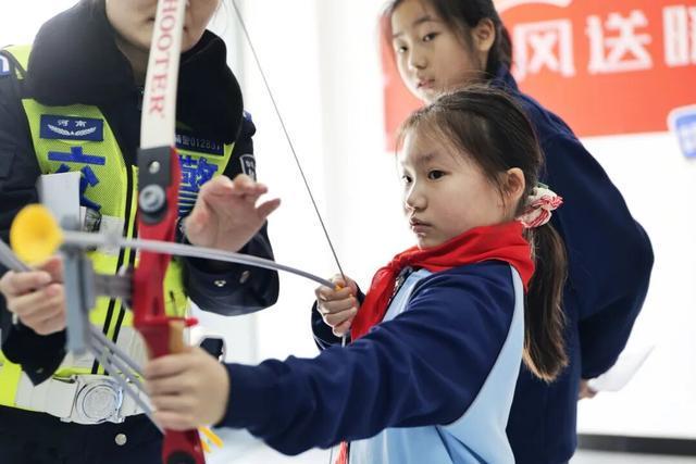 别不信！郑州这堂交通安全课孩子们“抢”着上！(图11)