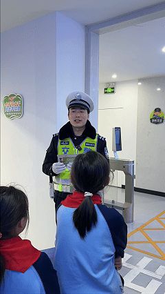 别不信！郑州这堂交通安全课孩子们“抢”着上！(图9)